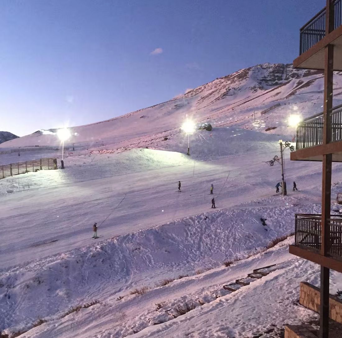 Rico depto para 10 con terraza casi encima de la pista (ski in out) 3