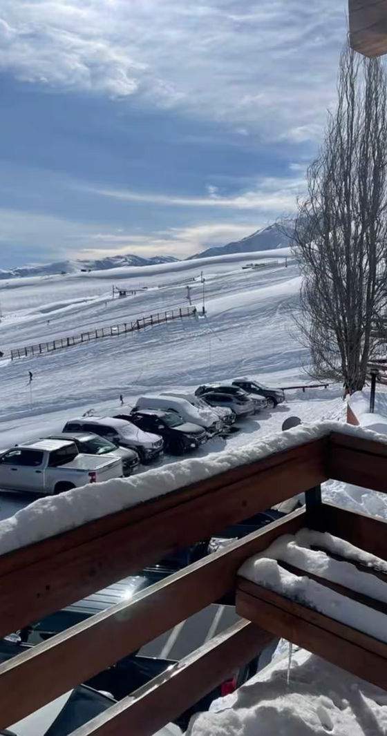 Exquisito y amplio depto para 9 personas ski in out